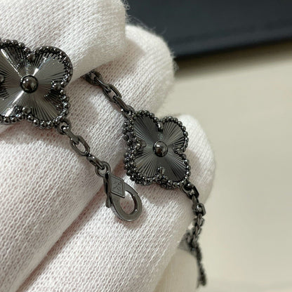 [Love More]CLOVER 5 MOTIF BLACK BRACELET