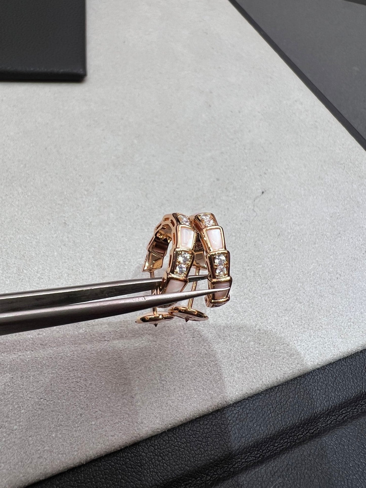 [Love More]SERPENTI MOP PINK GOLD EARRINGS