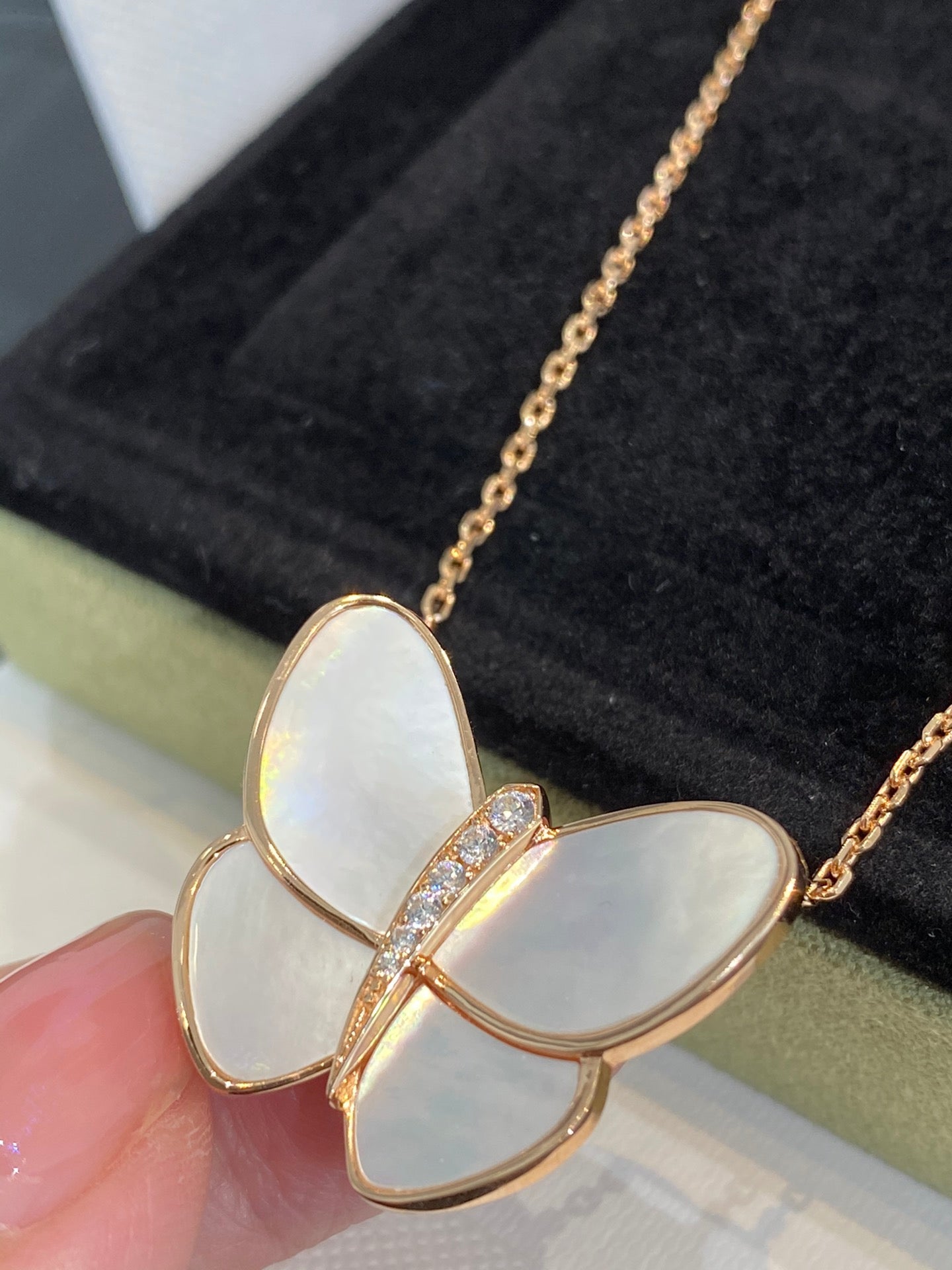 [Love More]BUTTERFLY GOLD MOP DIAMOND NECKLACE