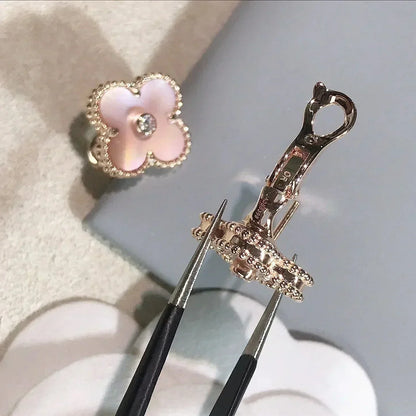 [Love More]CLOVER MEDIUM 1 MOTIFS  PINK MOP DIAMOND EARRINGS