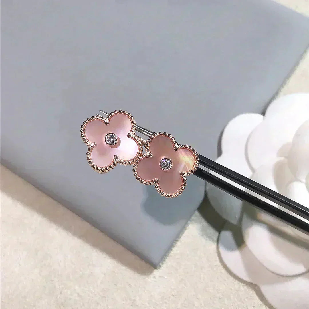 [Love More]CLOVER MEDIUM 1 MOTIFS  PINK MOP DIAMOND EARRINGS