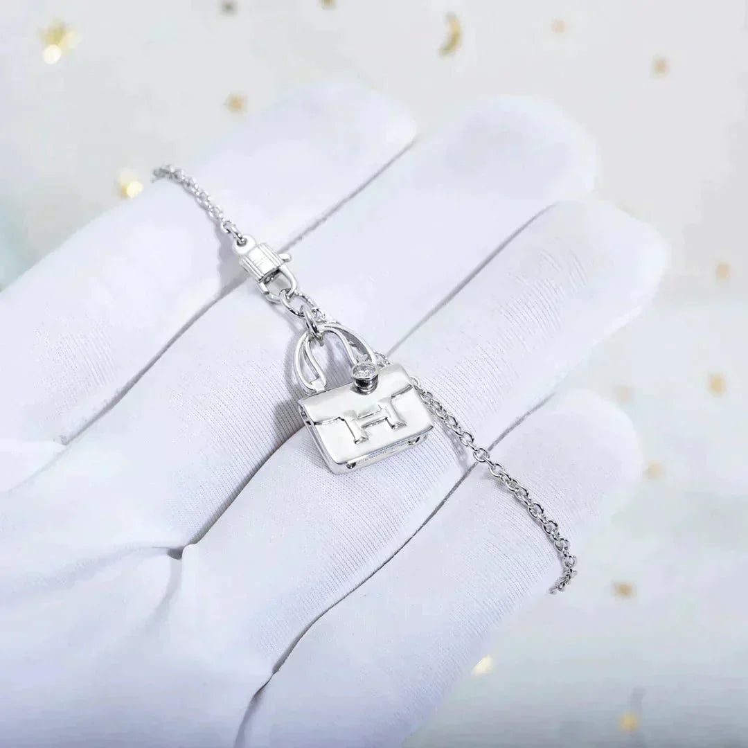 [Love More]AMULETTE PEDANT SILVER NECKLACE