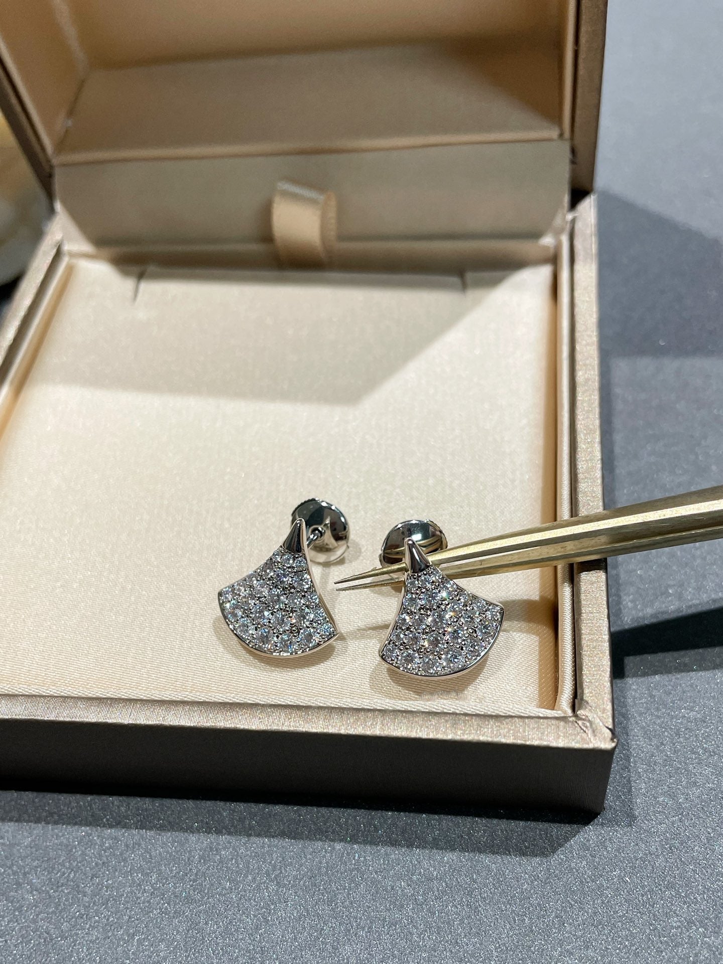 [Love More]DREAM STUD EARRINGS DIAMOND