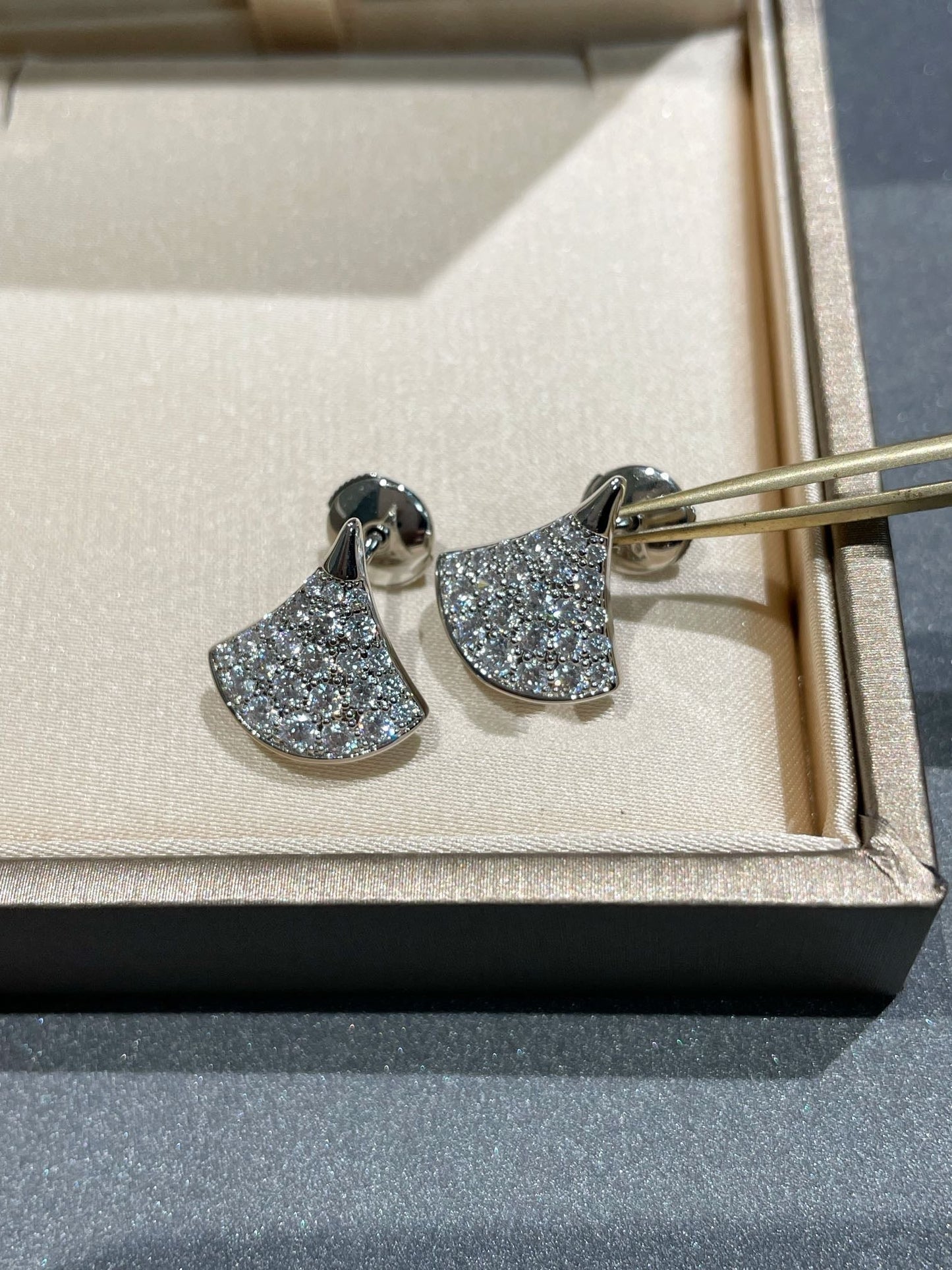 [Love More]DREAM STUD EARRINGS DIAMOND