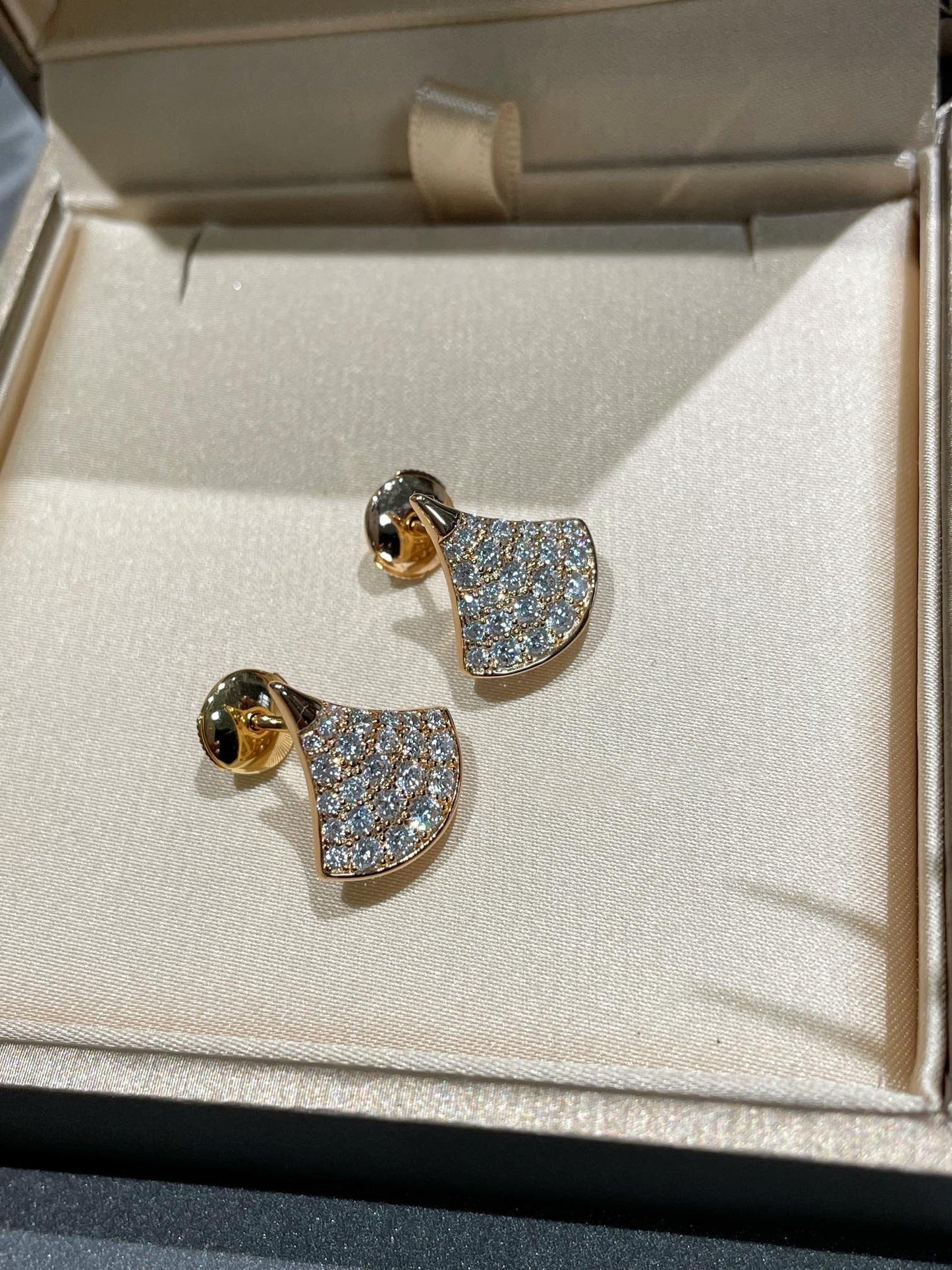 [Love More]DREAM STUD EARRINGS DIAMOND