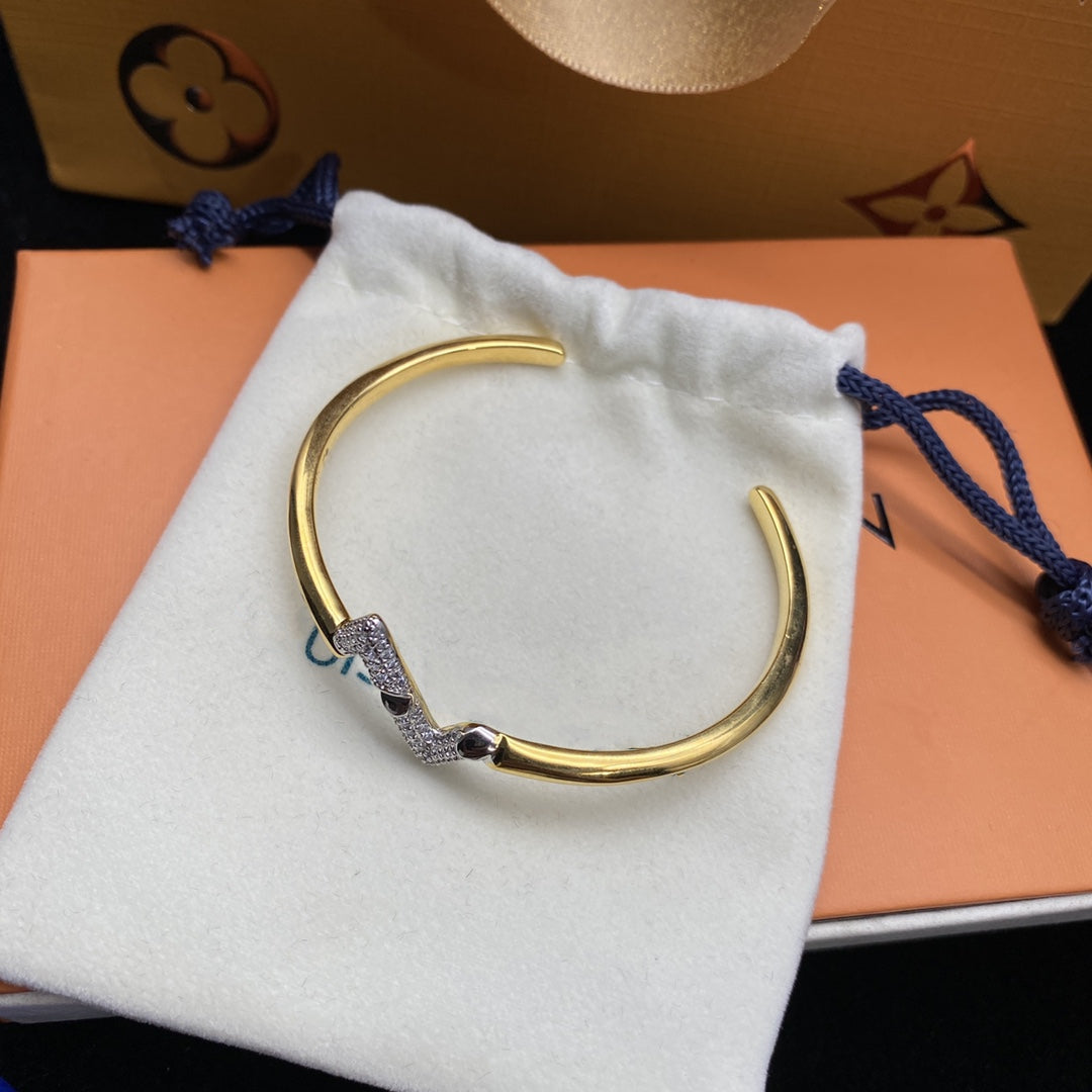 [Love More]VOLTE UPSITE DOWN DIAMOND GOLD OPEN BRACELET