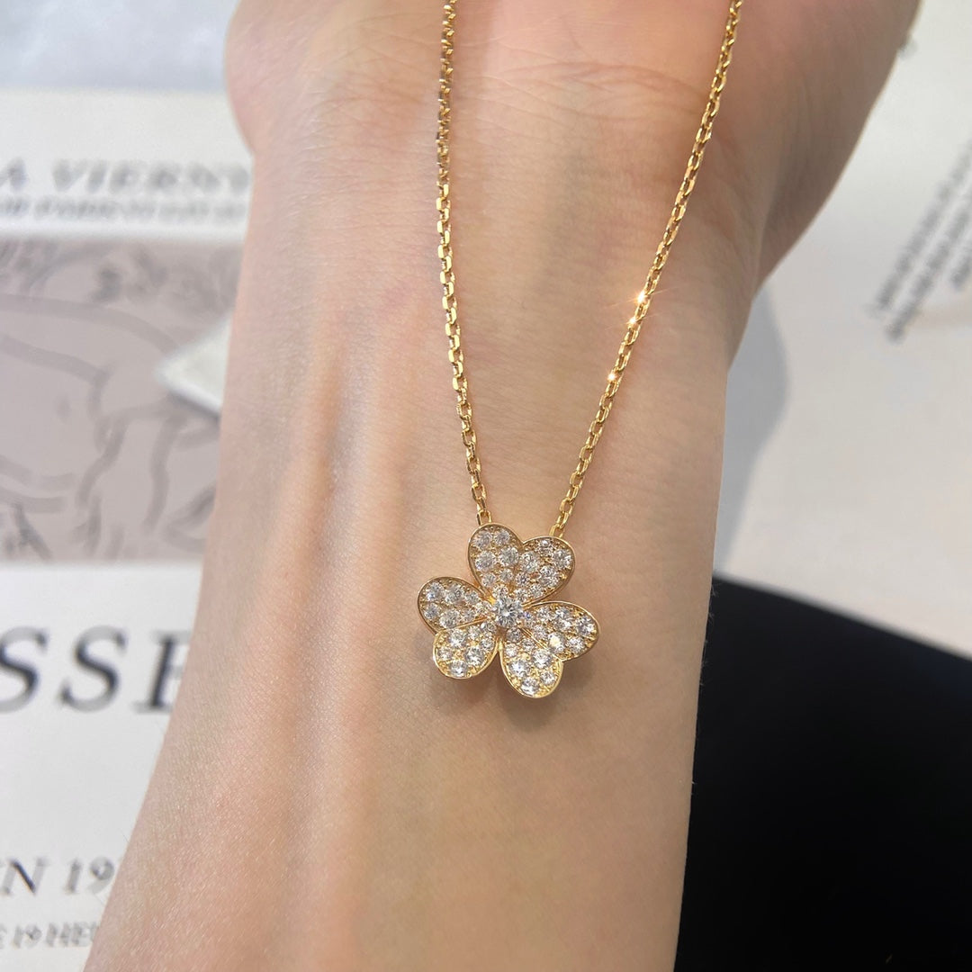 [Love More]FLOWER DIAMOND NECKLACE