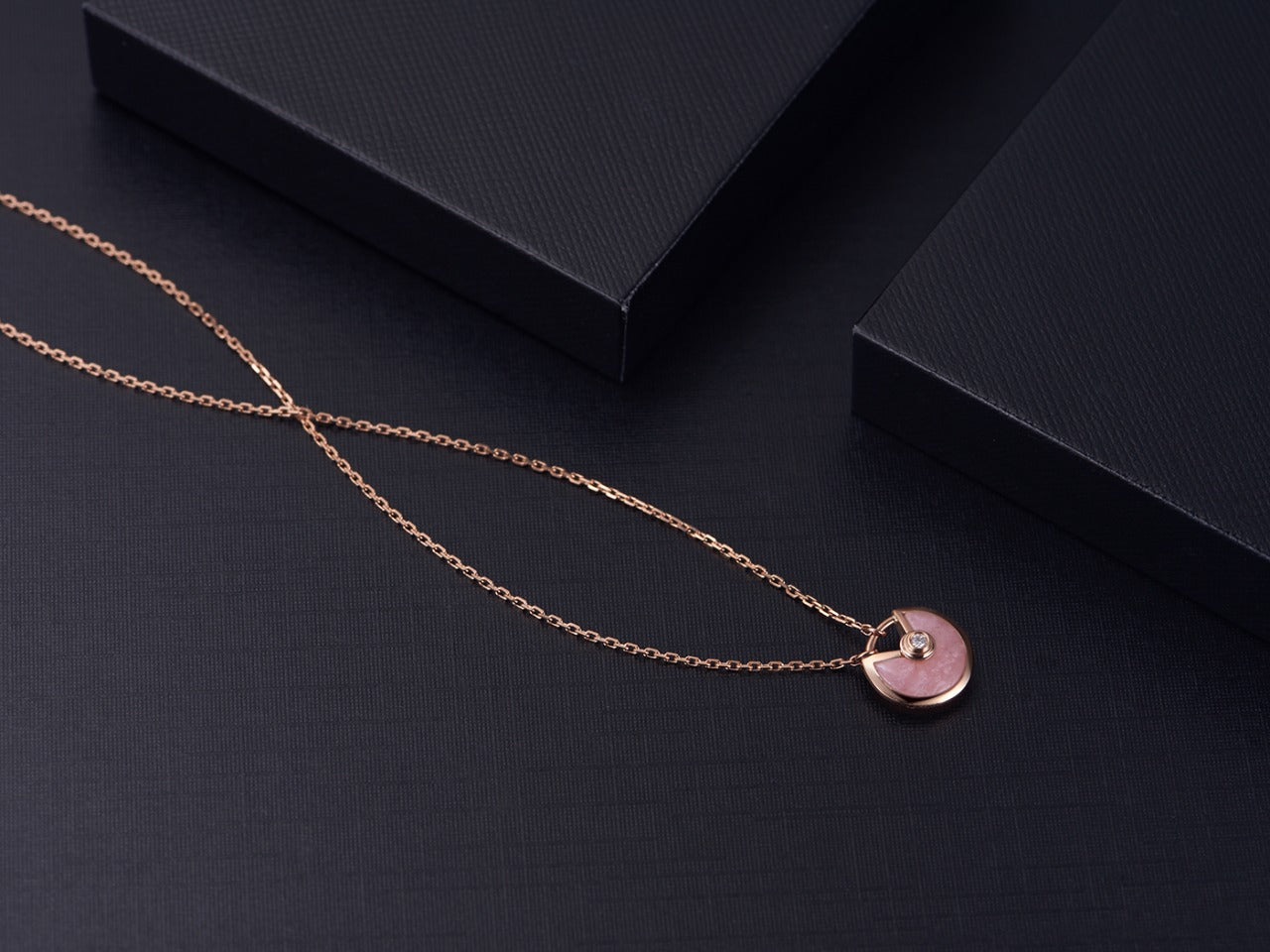 [Love More]AMULETTE ROSE GOLD PINK MOP NECKLACE