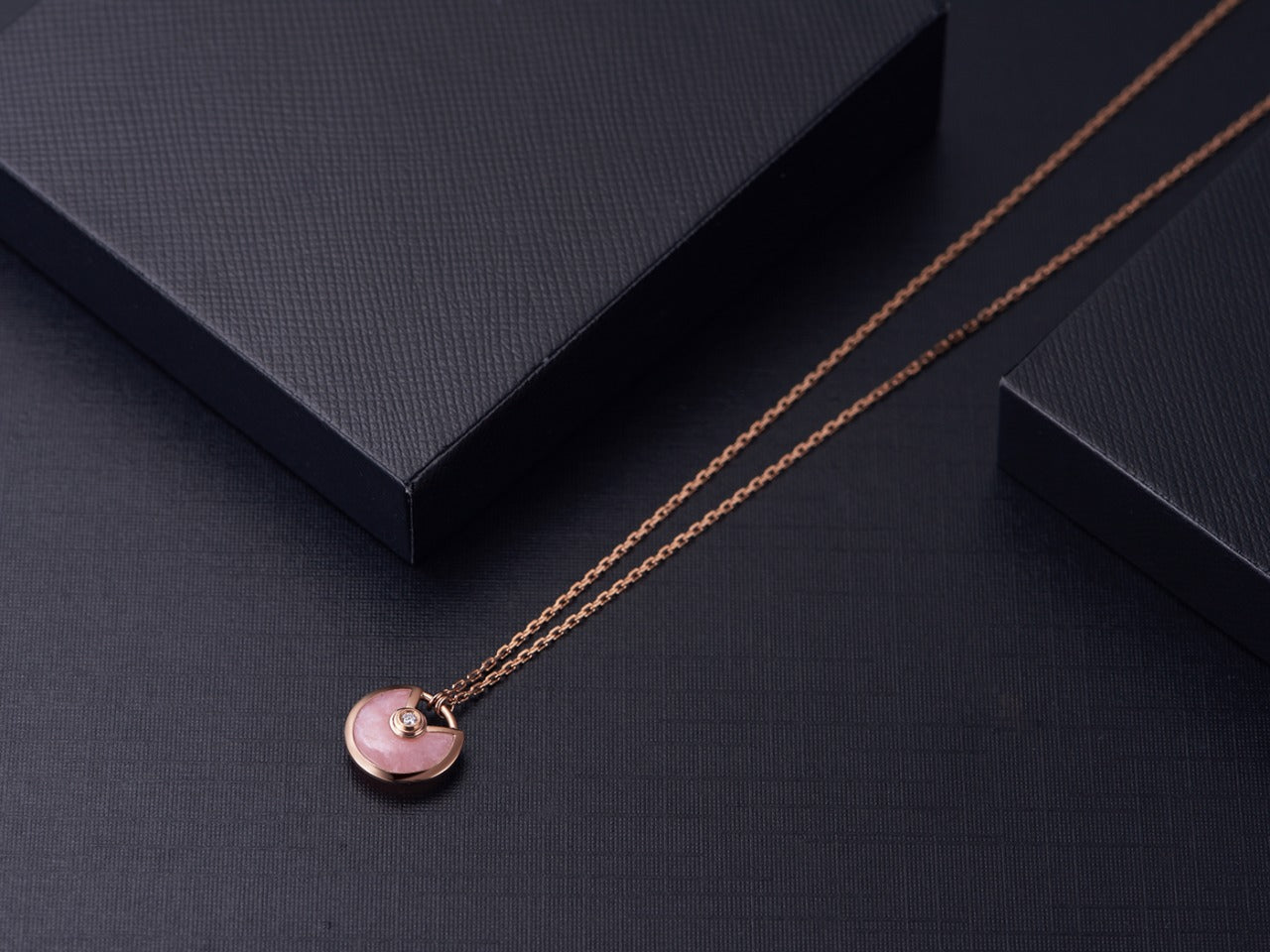 [Love More]AMULETTE ROSE GOLD PINK MOP NECKLACE