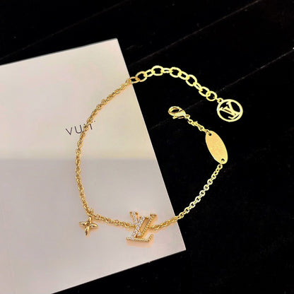 [Love More]LOGO STAR MOTIF GOLD BRACELET