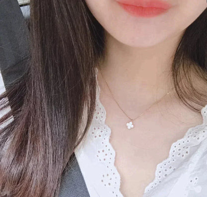 [Love More]CLOVER MINI 9.5MM WHITE MOTHER-OF-PEARL NECKLACE