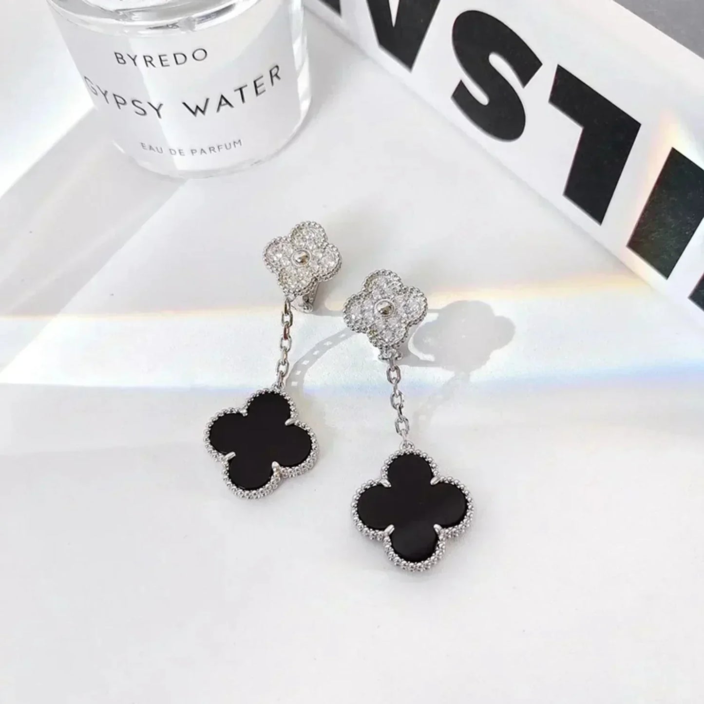 [Love More]CLOVER 2 MOTIFS  DIAMOND ONYX EARRINGS SILVER