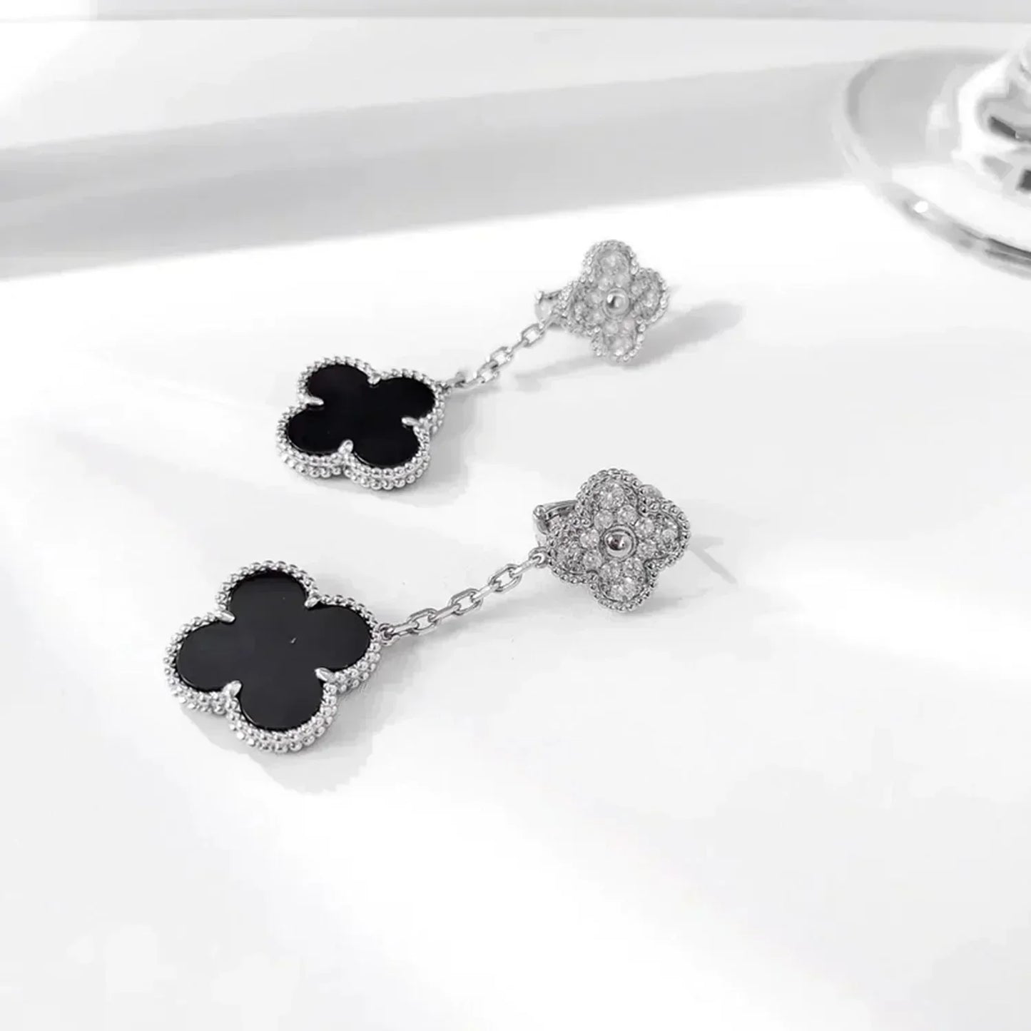 [Love More]CLOVER 2 MOTIFS  DIAMOND ONYX EARRINGS SILVER