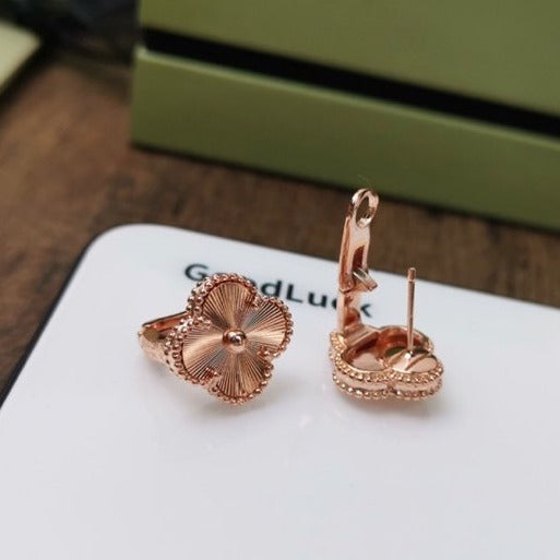 [Love More]CLOVER MEDIUM STUD EARRINGS