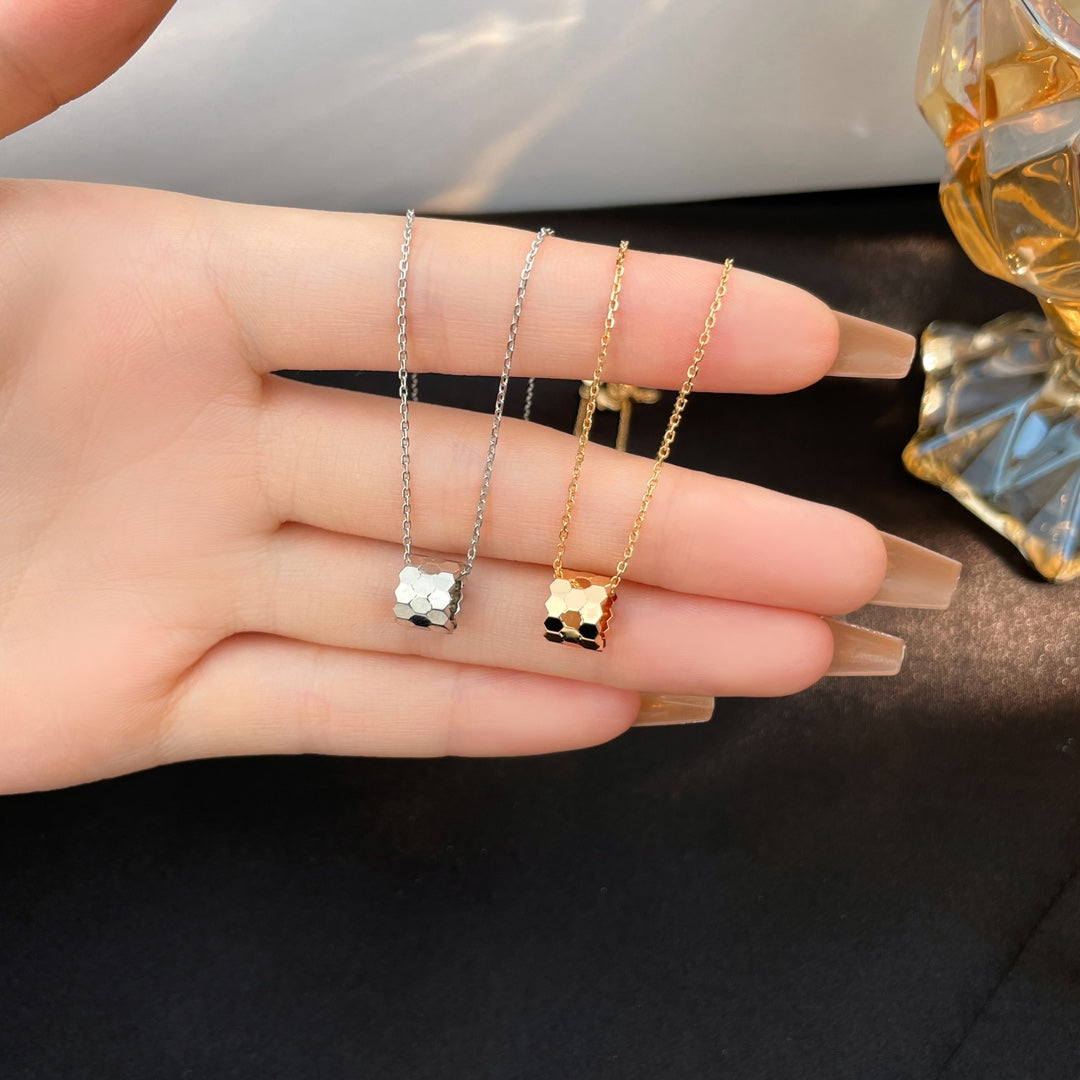 [Love More]BEE MINI NECKLACE