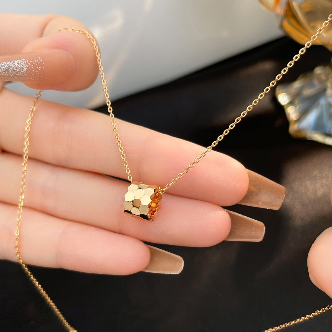 [Love More]BEE MINI NECKLACE