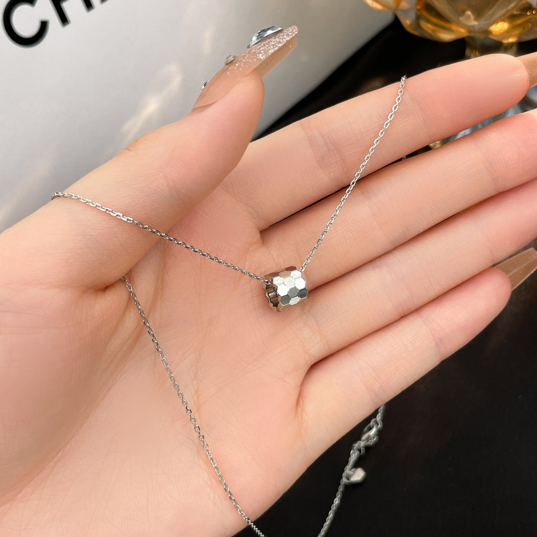 [Love More]BEE MINI NECKLACE