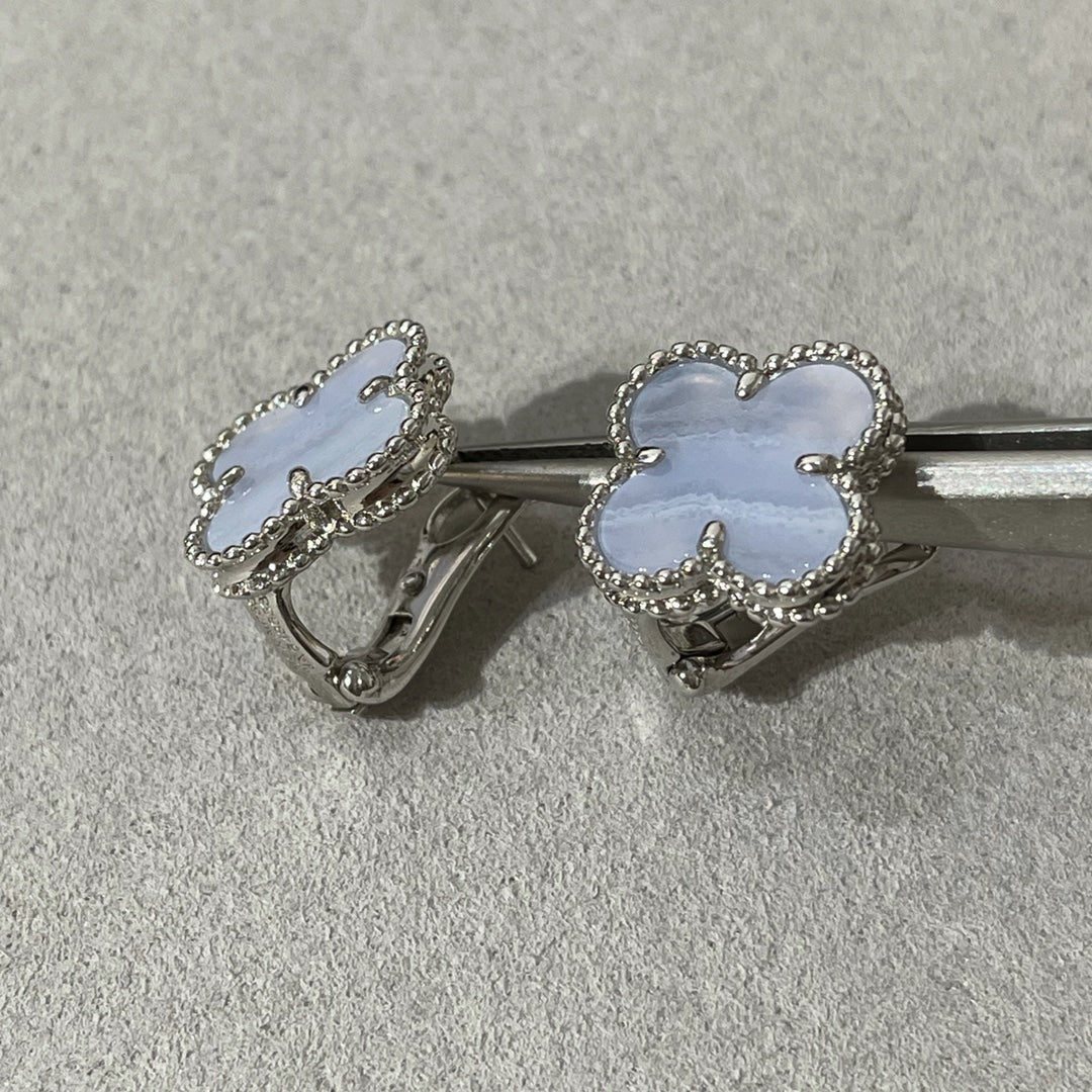 [Love More]CLOVER CHALCEDONY SILVER STUD EARRINGS