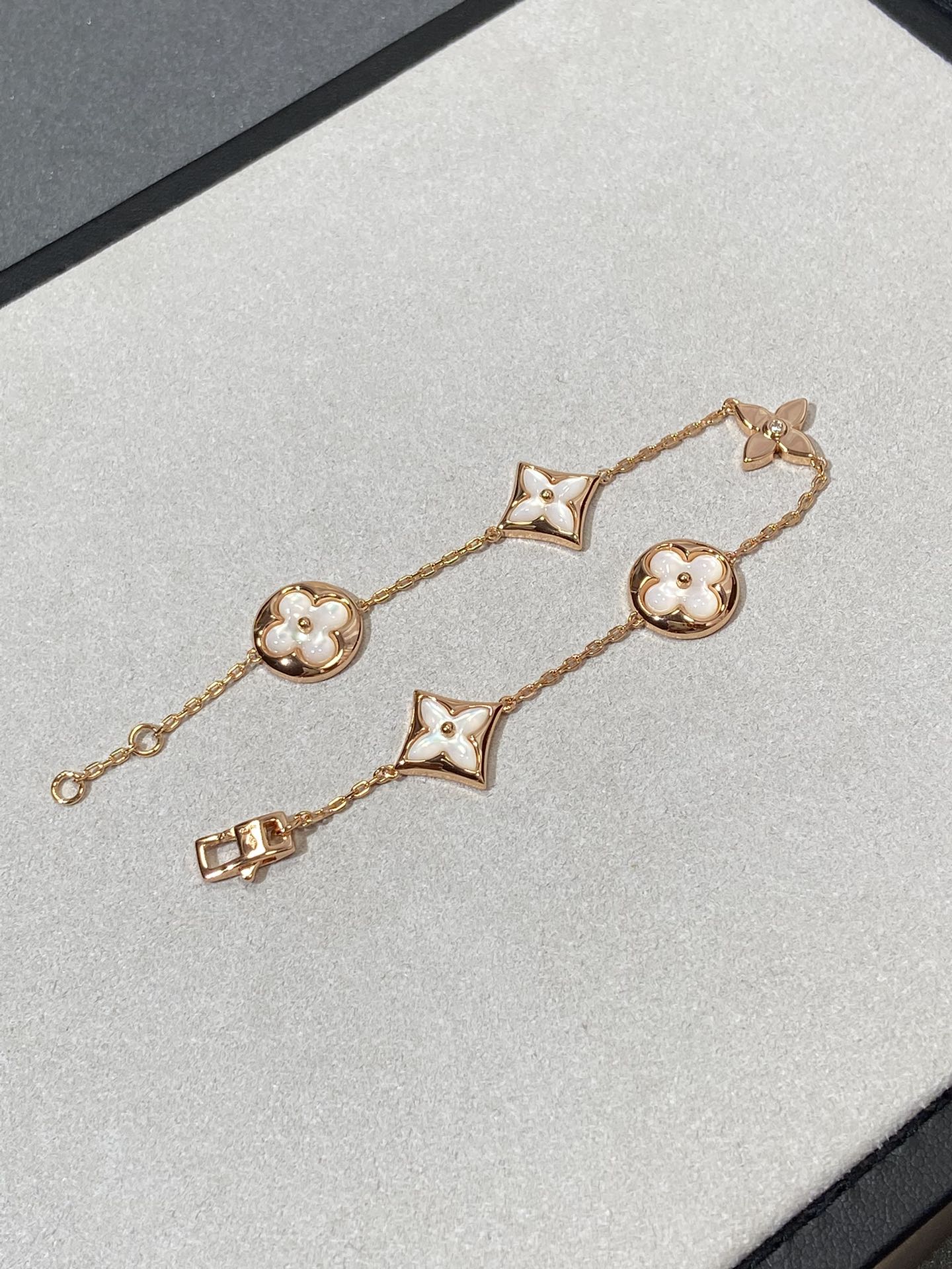 [Love More]STAR AND SUN 5 MOTIF MOP PINK GOLD BRACELET