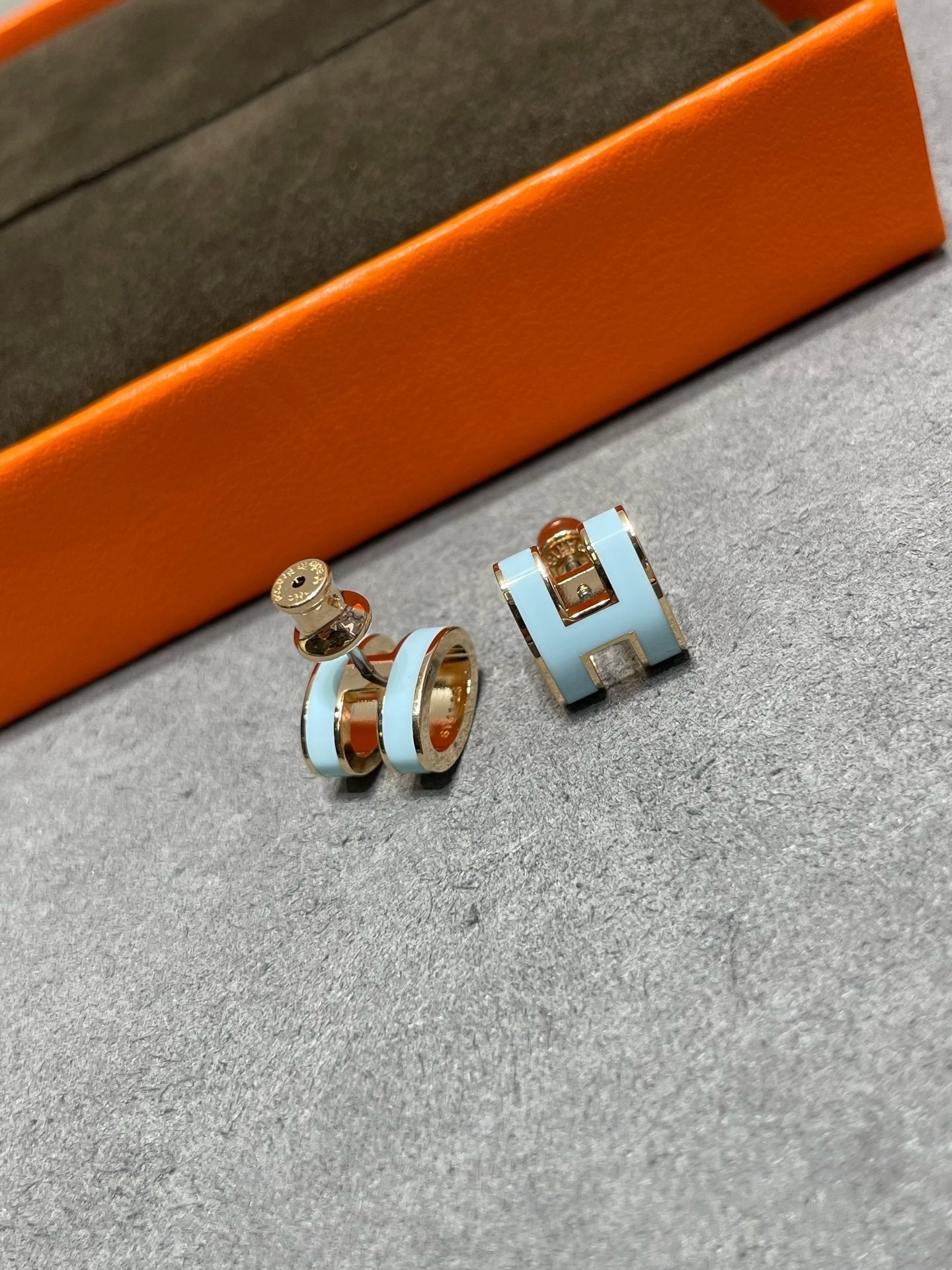 [Love More]POP H SKY BLUE STUD EARRINGS