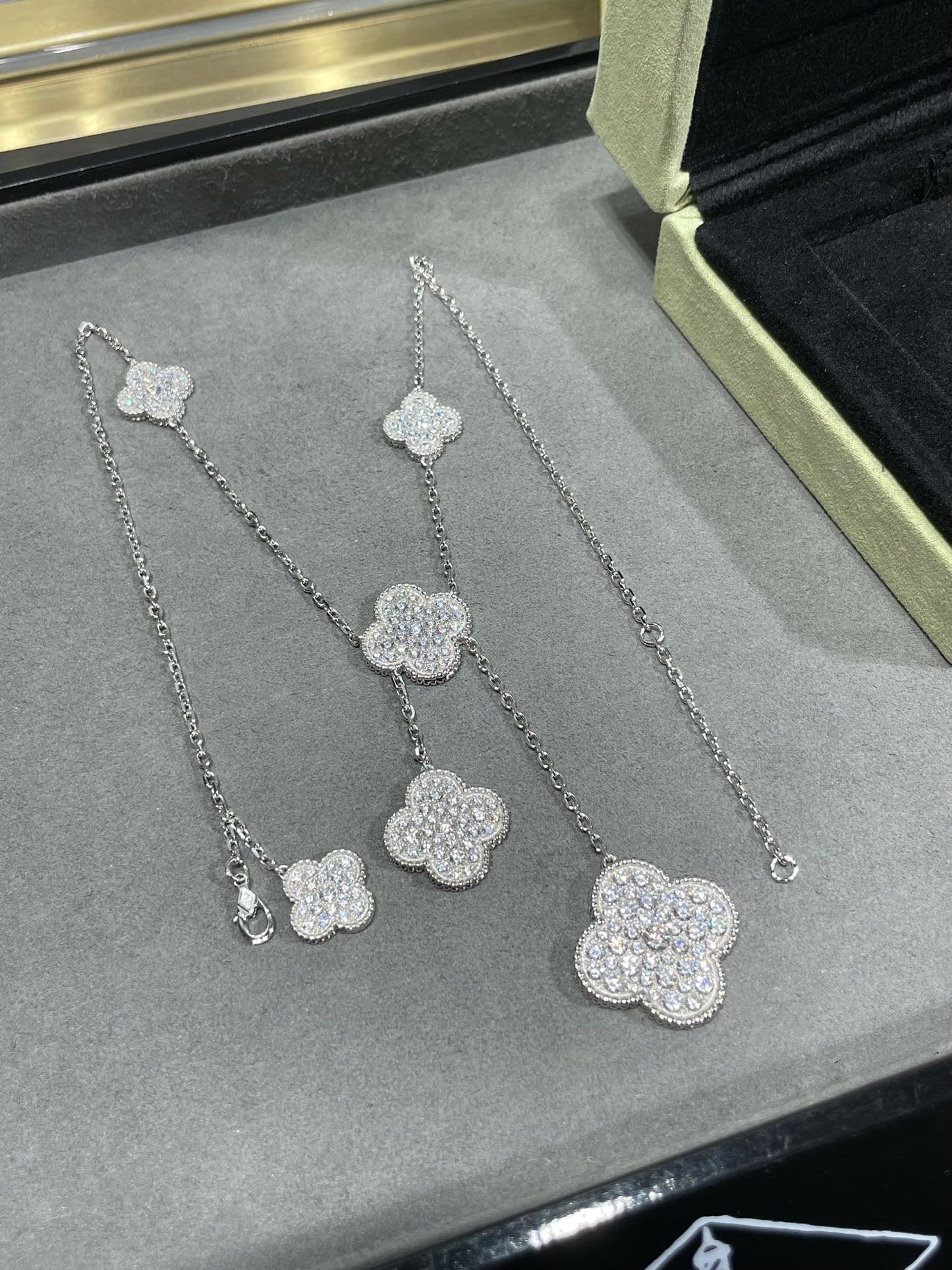 [Love More]CLOVER 6 MOTIF DIAMOND PAVED NECKLACE