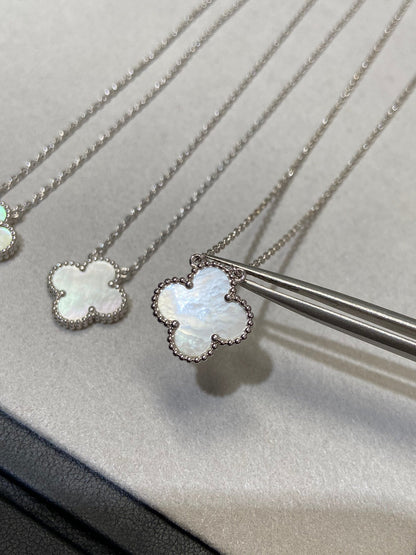 [Love More]CLOVER MEDIUM SILVER WHITE MOP NECKLACE