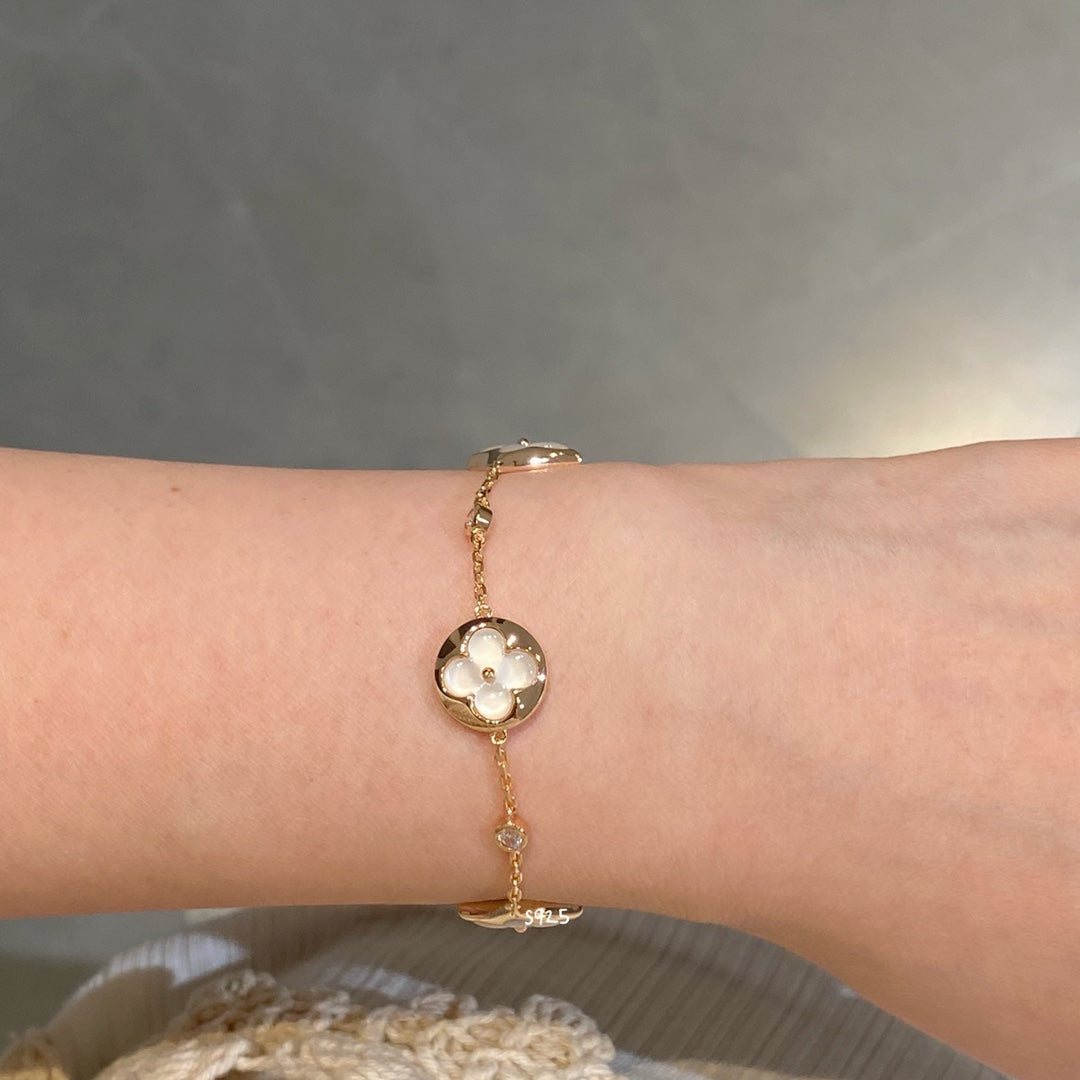 [Love More]STAR AND SUN 4 MOTIF WHITE MOP PINK GOLD BRACELET