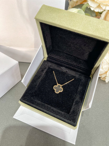 [Love More]CLOVER ROCK CRYSTAL ROSE GOLD NECKLACE