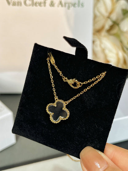 [Love More]CLOVER ROCK CRYSTAL ROSE GOLD NECKLACE