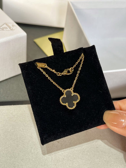 [Love More]CLOVER ROCK CRYSTAL ROSE GOLD NECKLACE