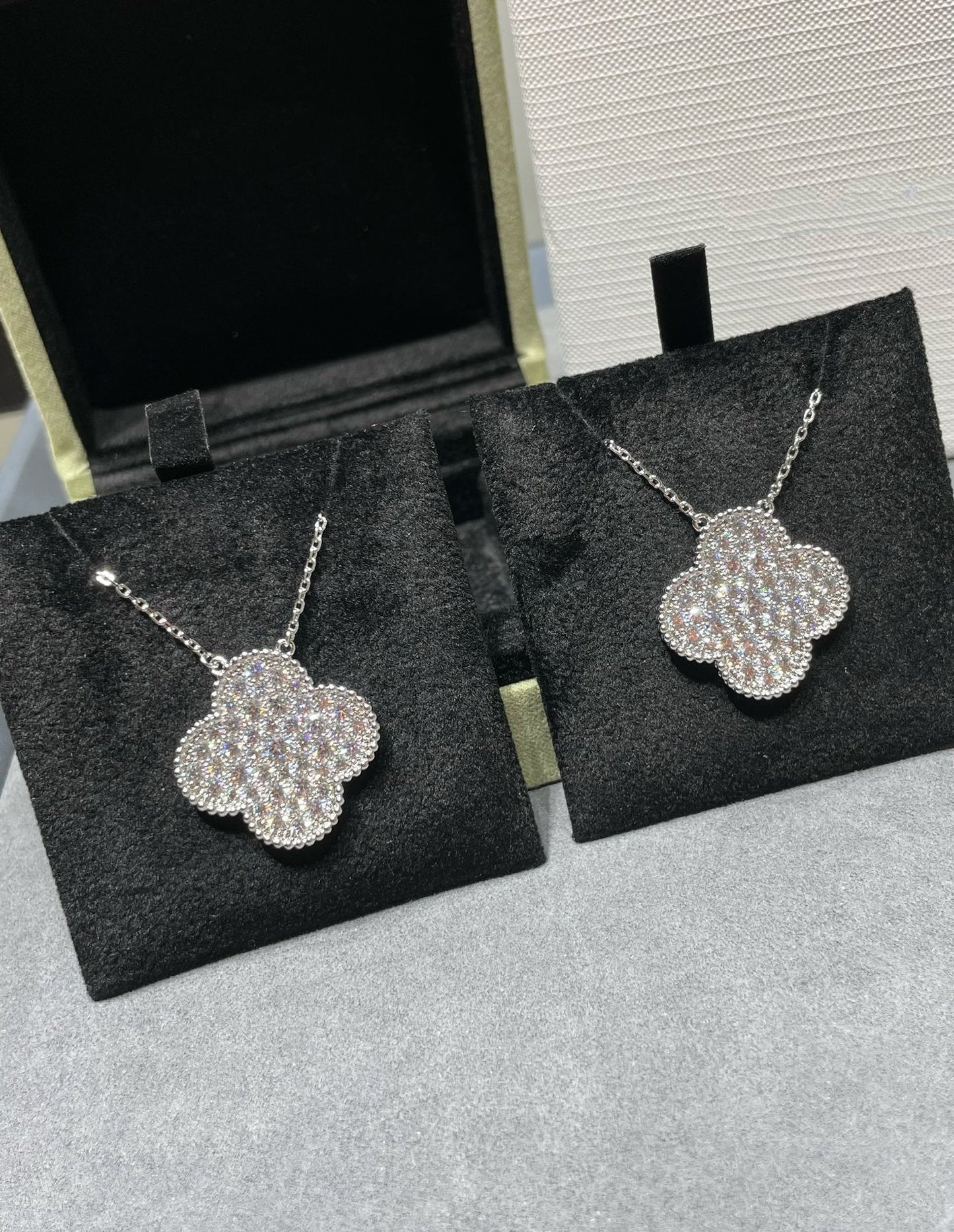 [Love More]CLOVER 25MM LARGE PENDANT DIAMOND PAVED SILVER NECKLACE