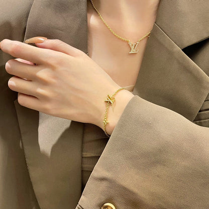 [Love More]LOGO STAR MOTIF GOLD BRACELET