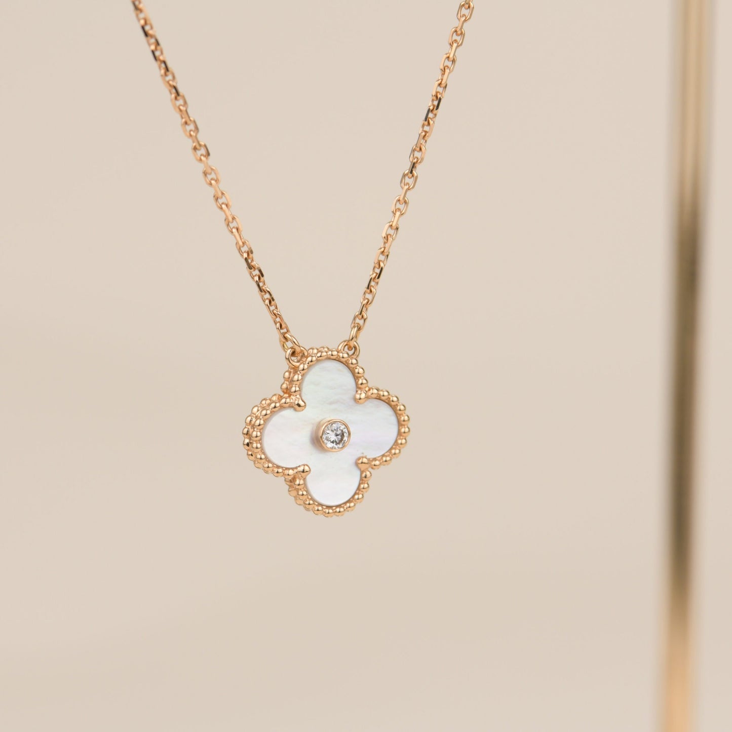 [Love More]CLOVER 15MM DIAMOND WHITE FRITILLARIA NECKLACE