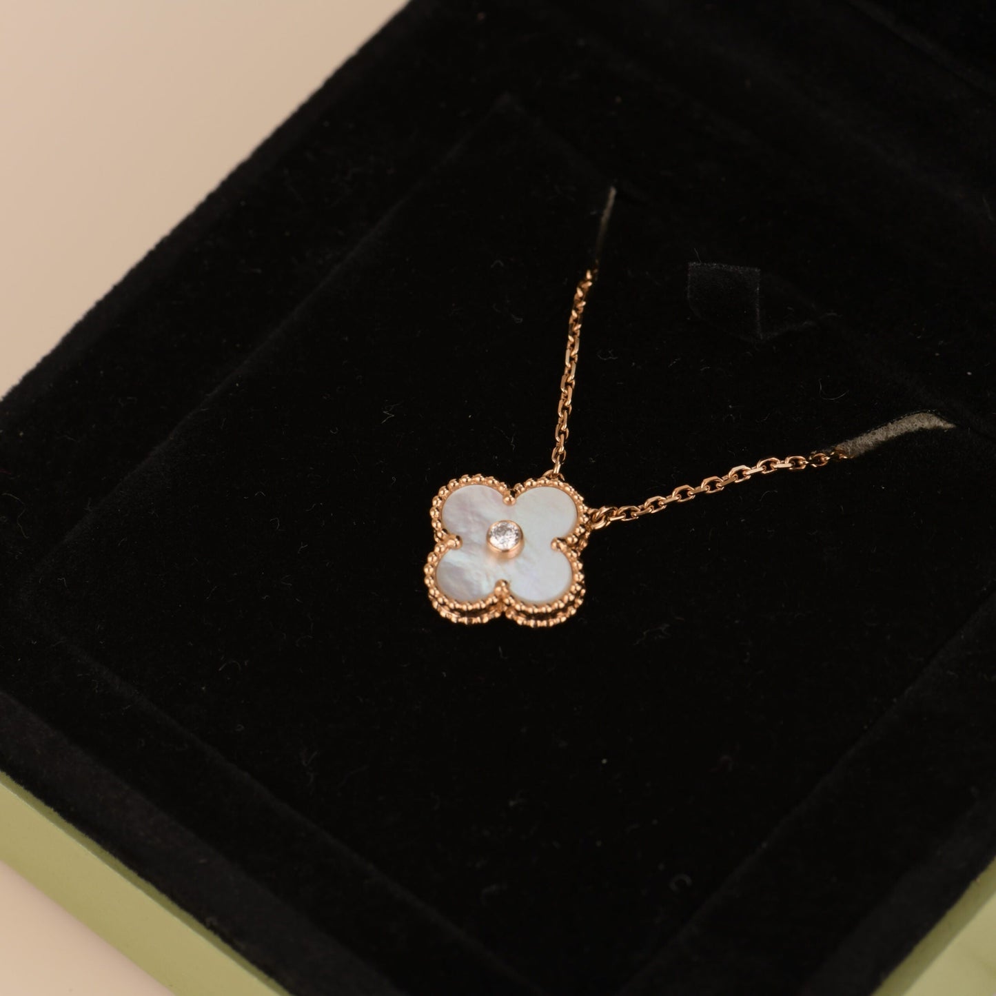 [Love More]CLOVER 15MM DIAMOND WHITE FRITILLARIA NECKLACE