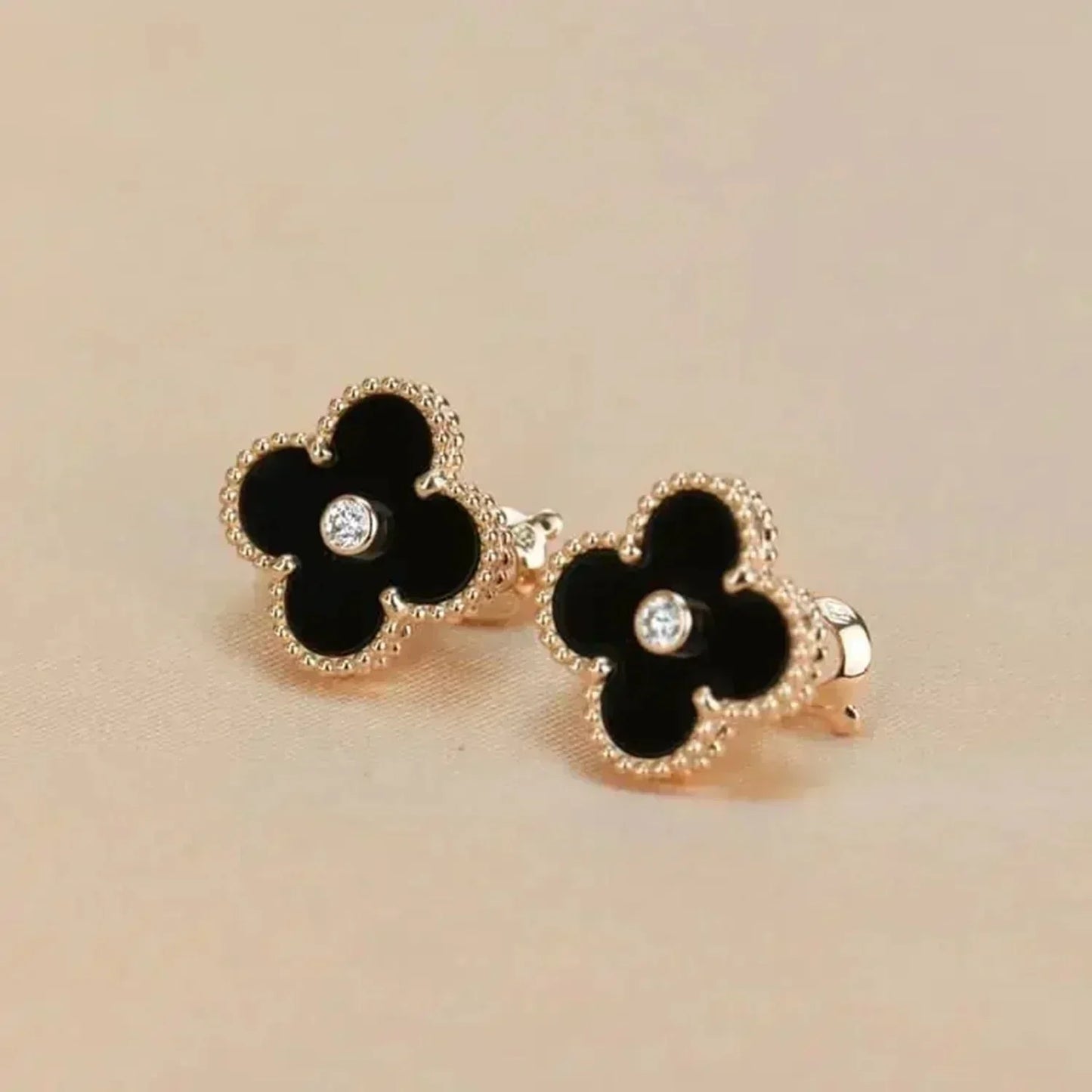 [Love More]CLOVER MEDIUM 1 MOTIFS ONYX DIAMOND EARRINGS