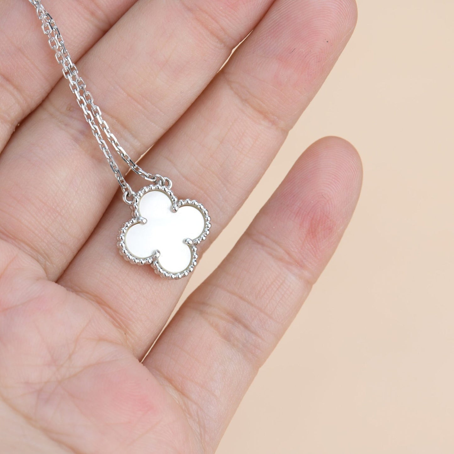 [Love More]CLOVER  15MM WHITE MOTHER-OF-PEARL SILVER