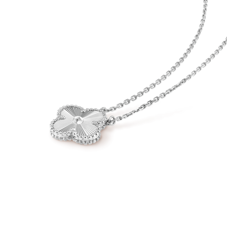 [Love More]CLOVER 15MM LASER NECKLACE SILVER