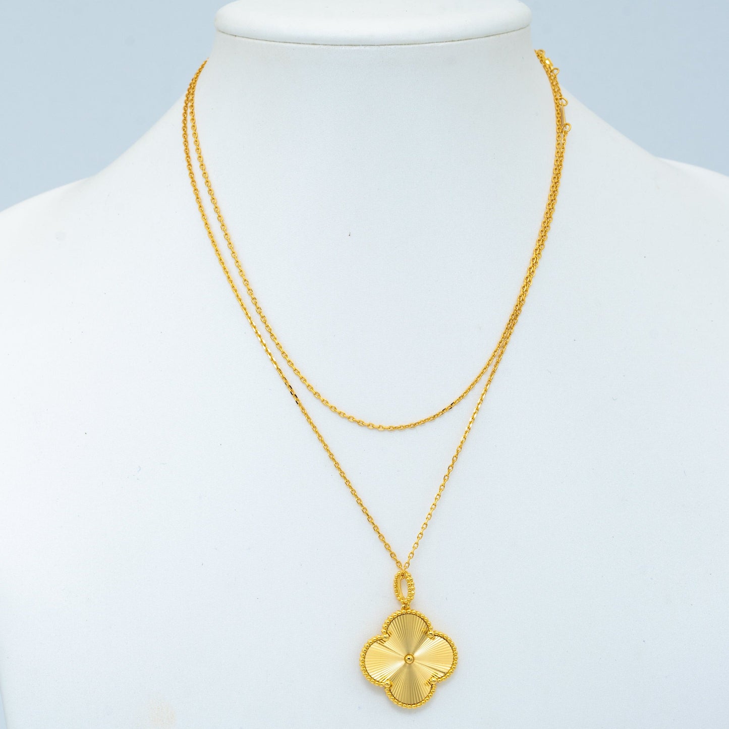 [Love More]CLOVER 25MM PEDANT NECKLACE GOLD