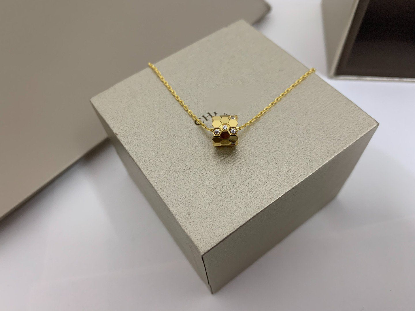 [Love More]BEE LOVE DIAMOND NECKLACE