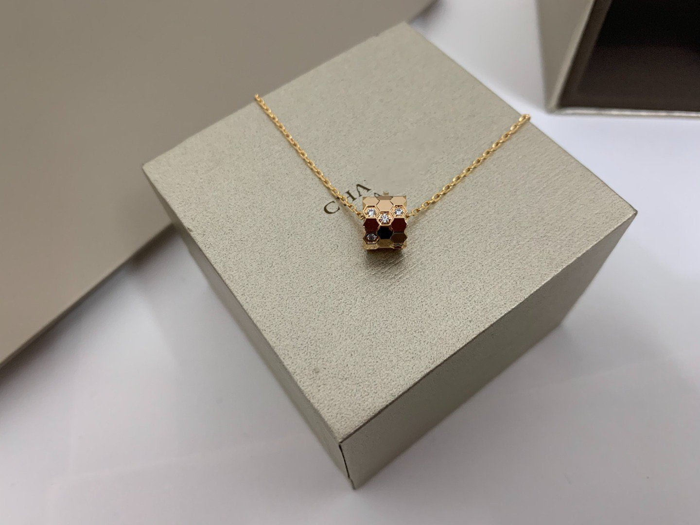 [Love More]BEE LOVE DIAMOND NECKLACE