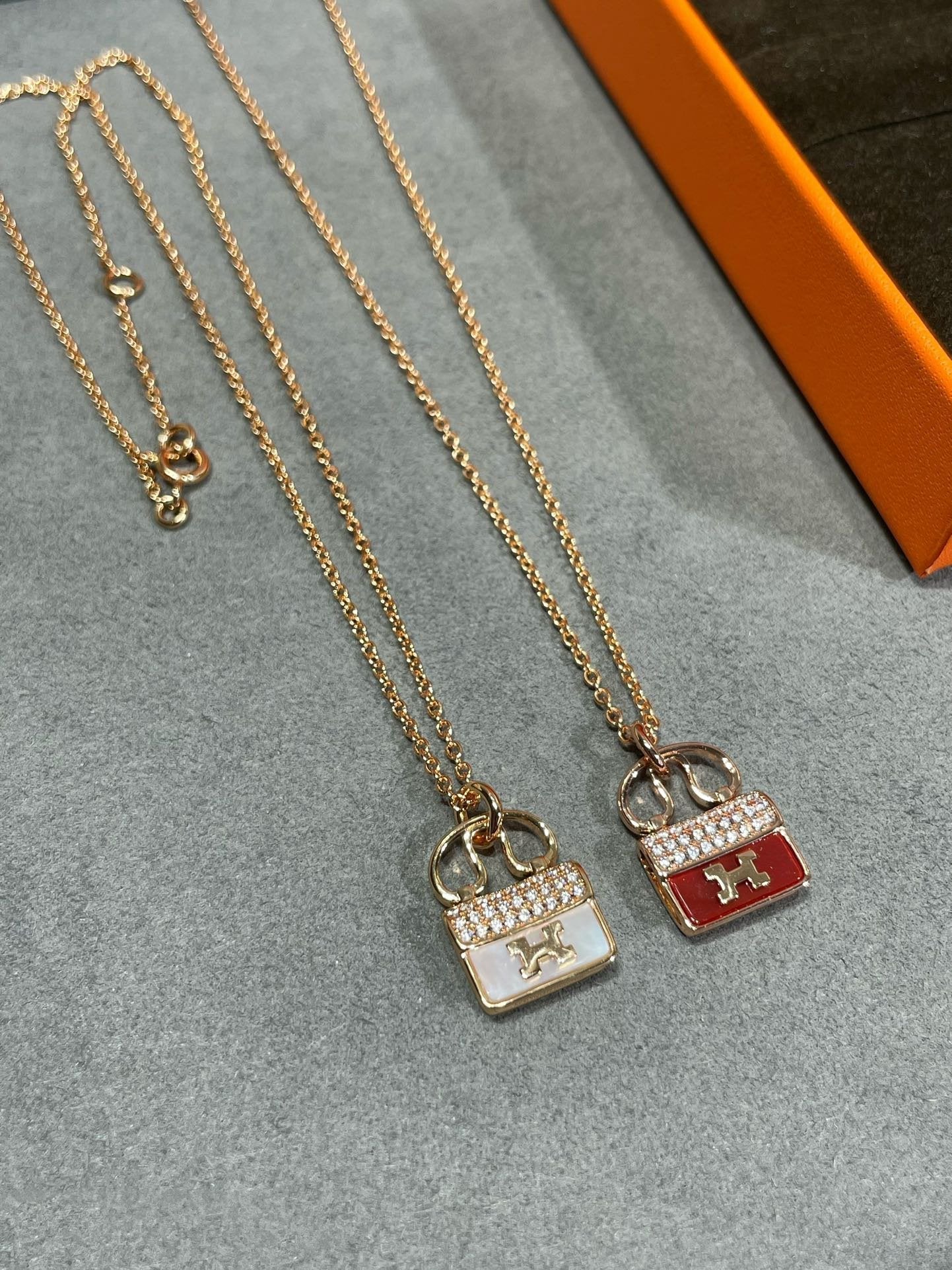 [Love More]H CIRCE MOISSANITE PENDANT NECKLACE GOLD