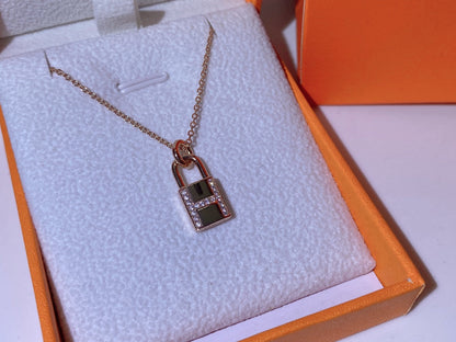 [Love More]HM ADVANCED NICHE LOCK HEAD NECKLACE DIAMONDS