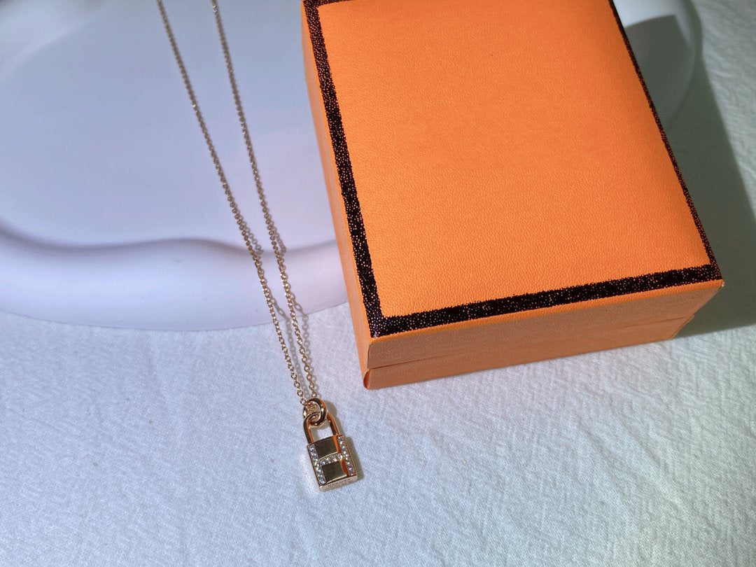 [Love More]HM ADVANCED NICHE LOCK HEAD NECKLACE DIAMONDS