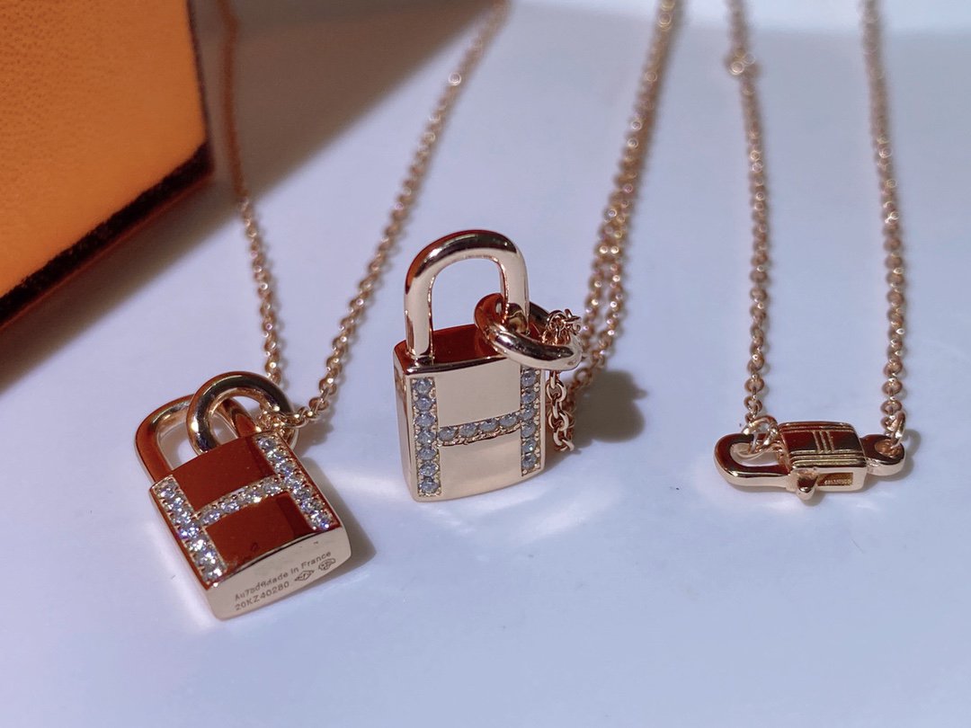 [Love More]HM ADVANCED NICHE LOCK HEAD NECKLACE DIAMONDS