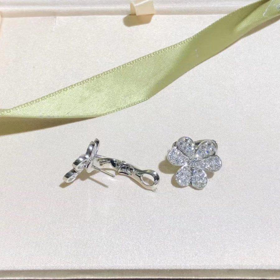 [Love More]FRIVOLE SILVER FLOWER DIAMOND EARRINGS