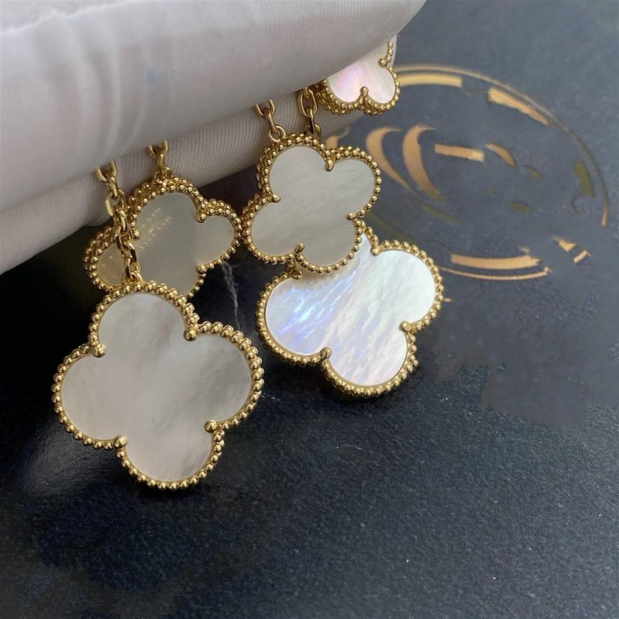 [Love More]CLOVER EARRINGS WHITE MOP 4 MOTIFS GOLD