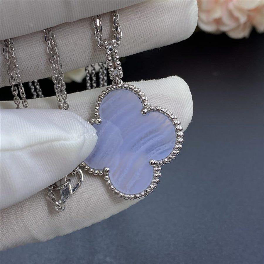 [Love More]CLOVER SILVER CHALCEDONY BIG CLOVER NECKLACE