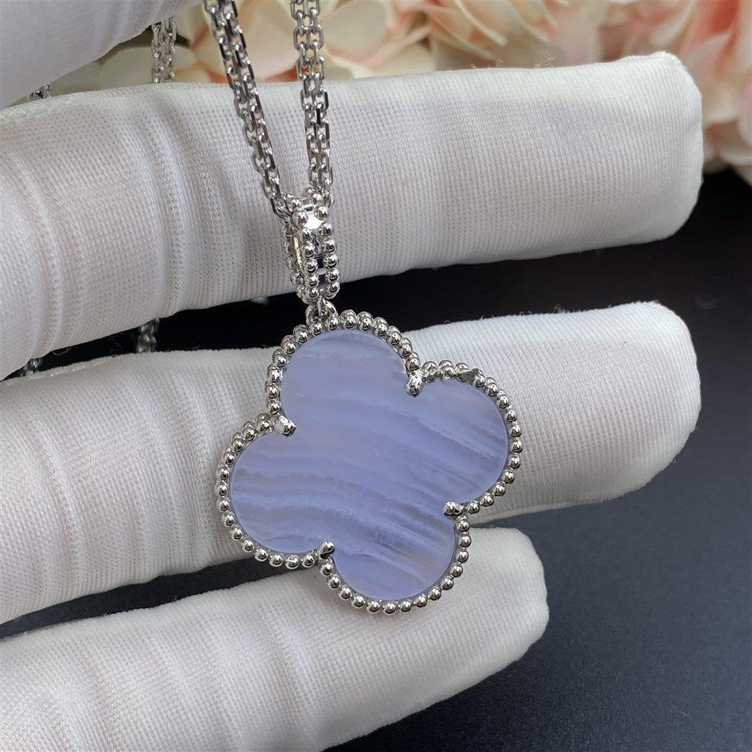 [Love More]CLOVER SILVER CHALCEDONY BIG CLOVER NECKLACE