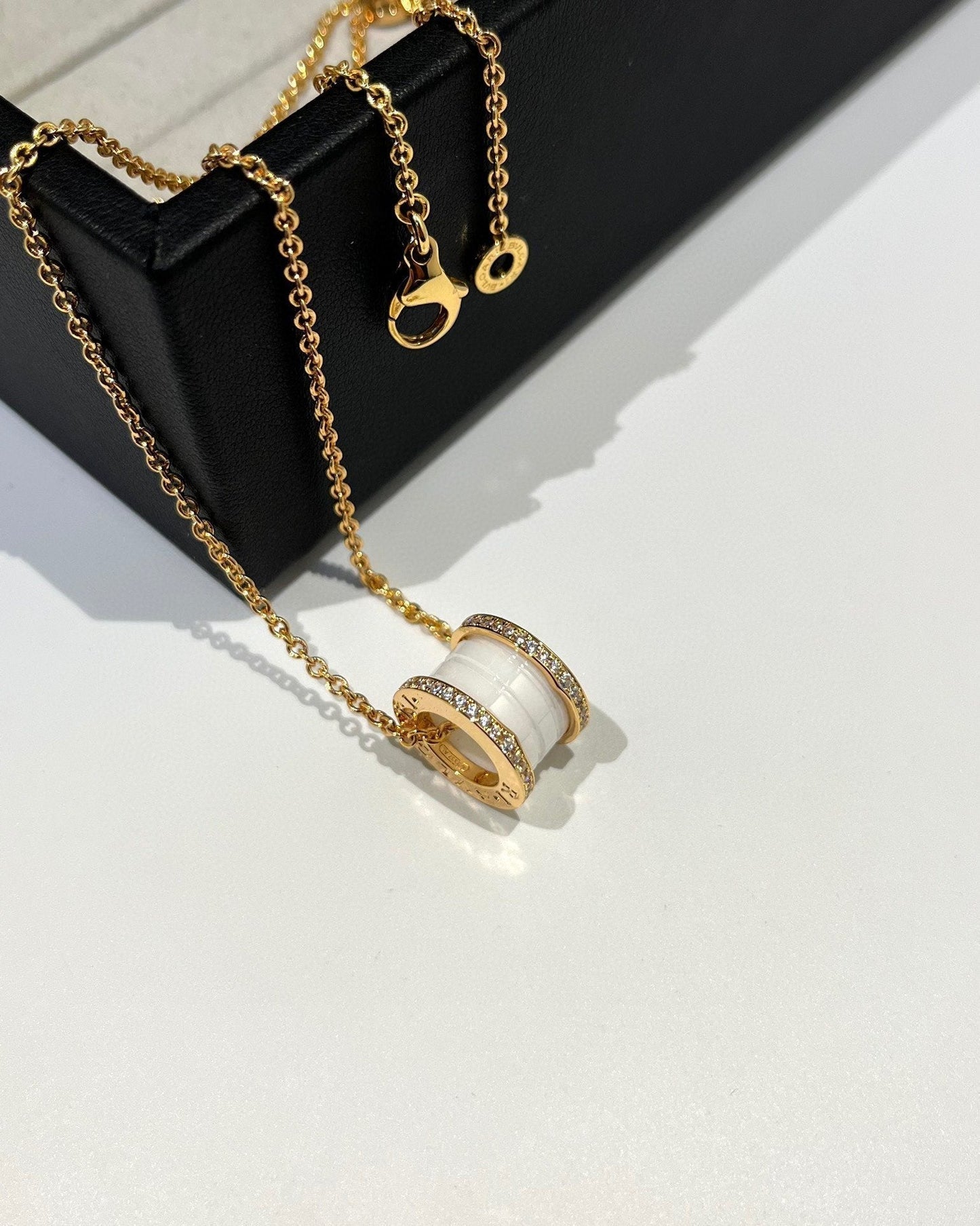 [Love More]ZERO 1 WHITE CERAMIC DIAMOND PINK GOLD NECKLACE